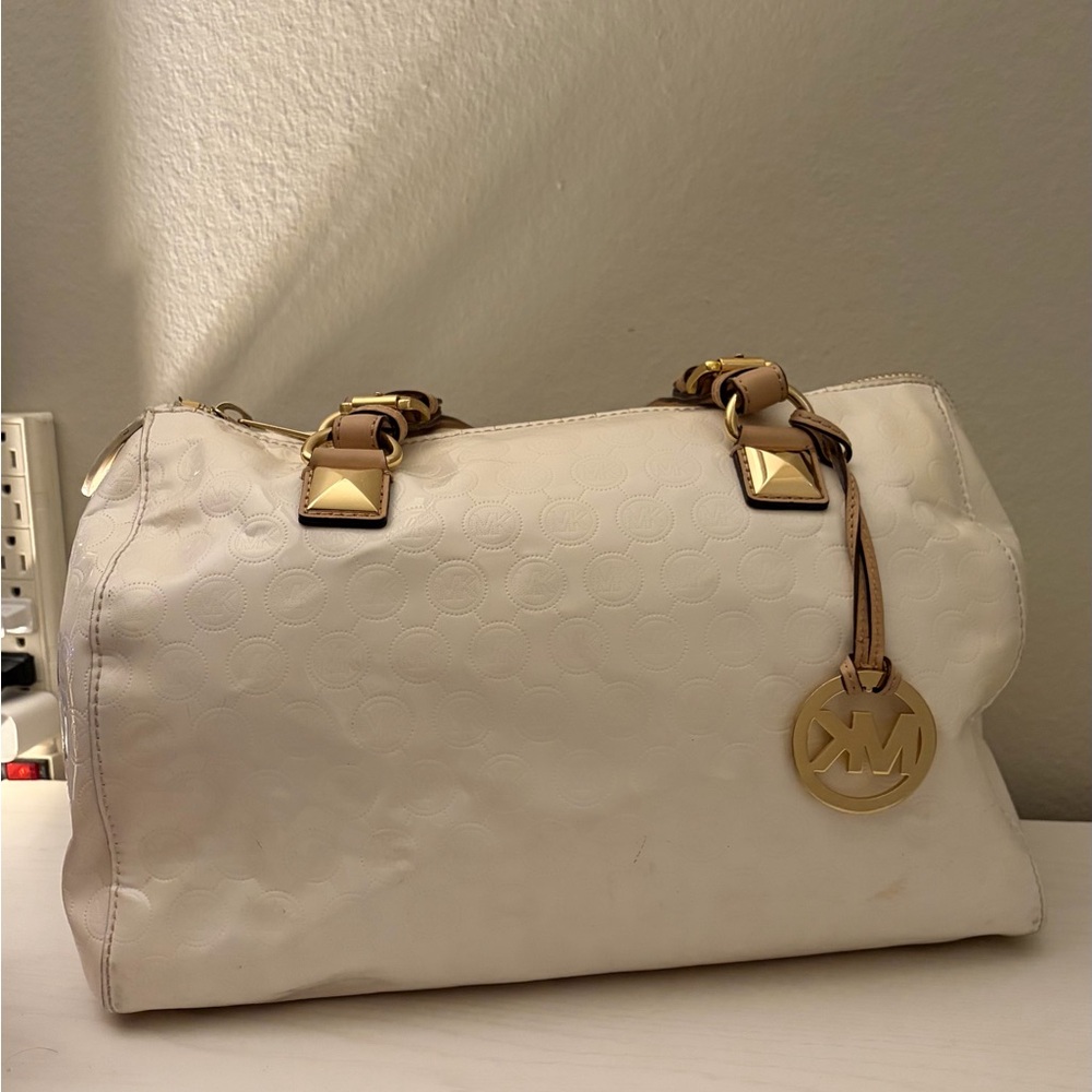 Elegant White Handbag